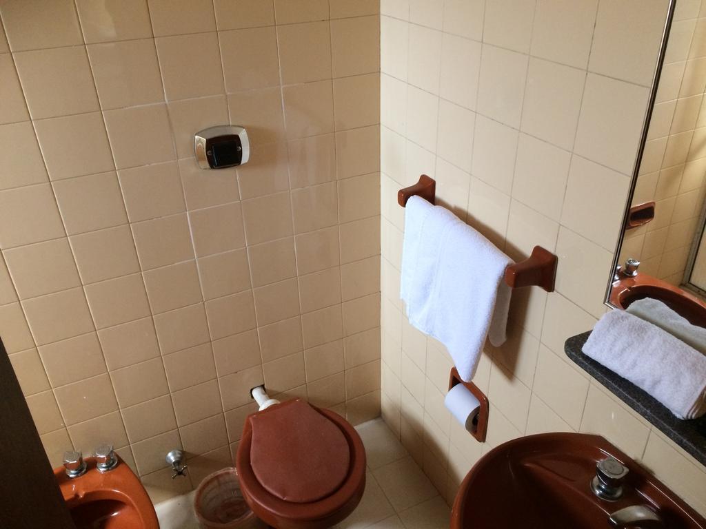 Hotel Manduvira Асунсион Стая снимка