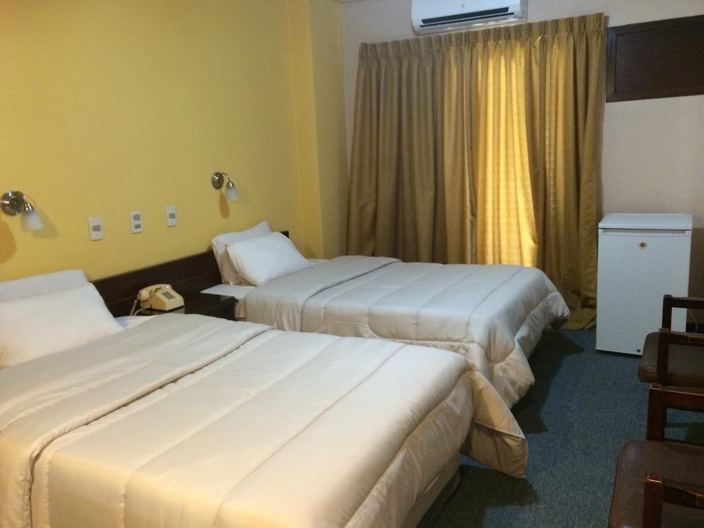 Hotel Manduvira Асунсион Стая снимка