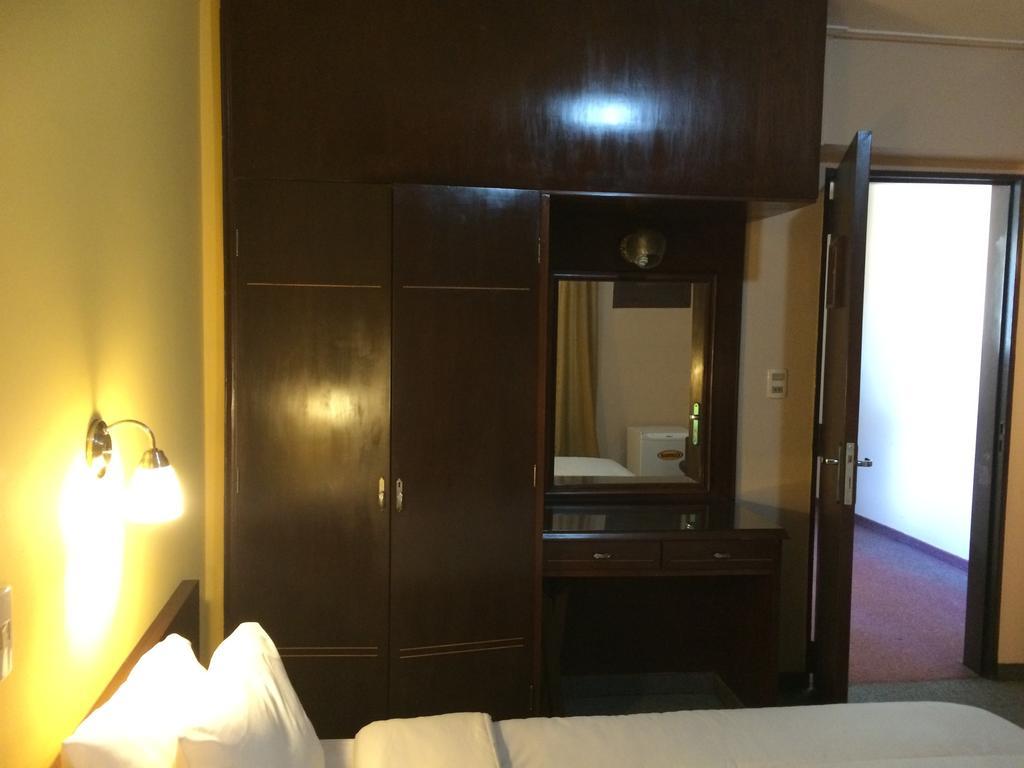 Hotel Manduvira Асунсион Стая снимка