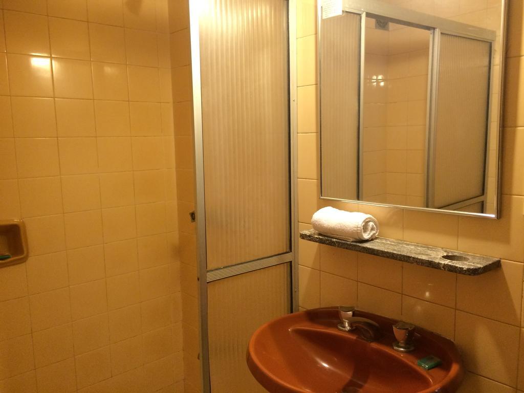 Hotel Manduvira Асунсион Стая снимка